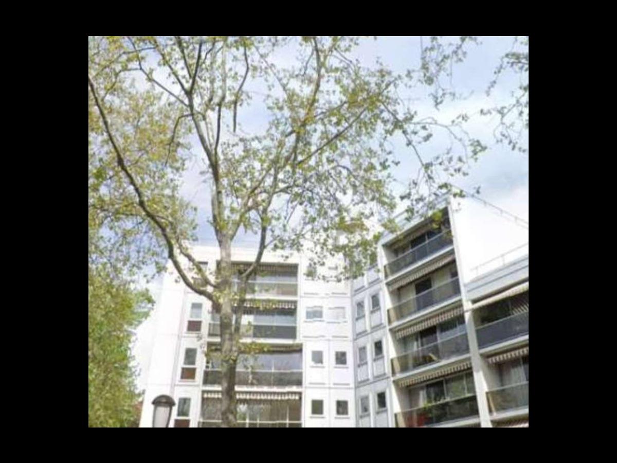 Colocation à Lyon : Chambre avec bureau · Lyon (78 m² le logement) (photo 1/6)