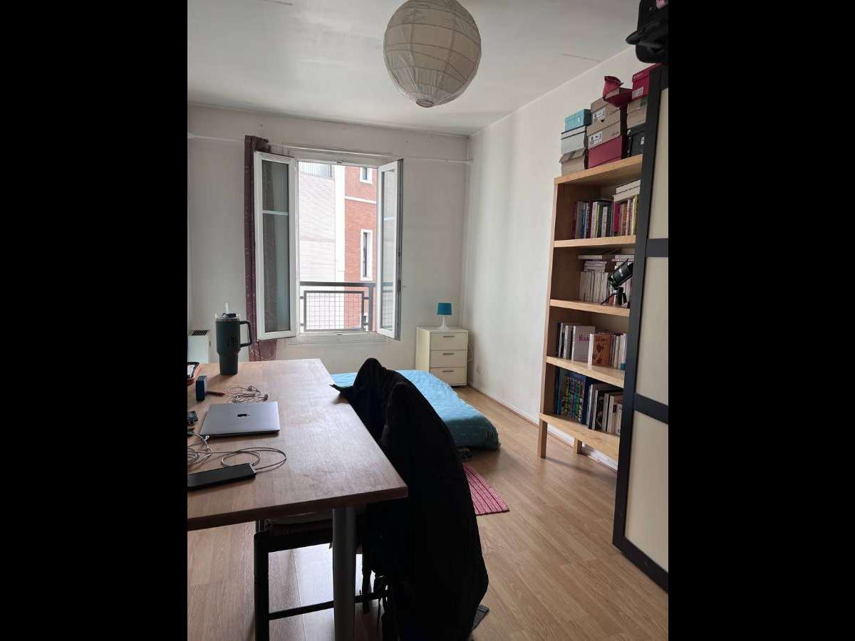 Colocation à Limoges : Chambre avec bureau · Limoges (53 m² le logement) (photo 5/6)
