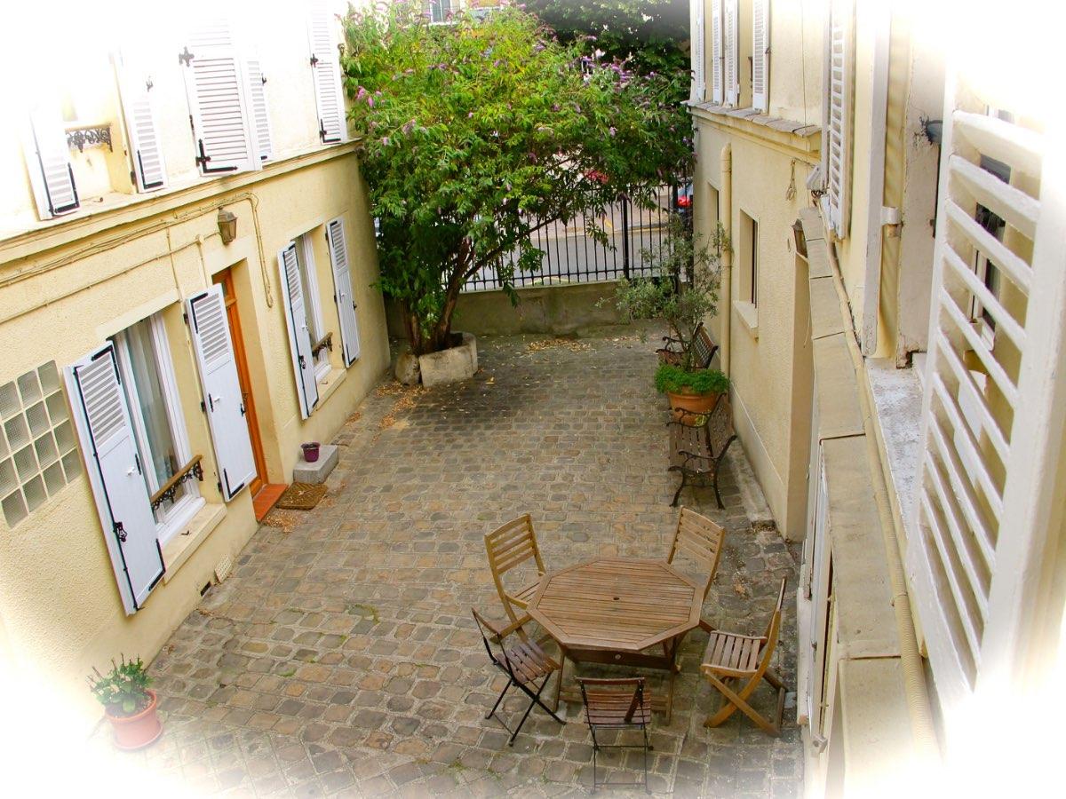 Colocation à Lyon : Chambre avec bureau · Lyon (81 m² le logement) (photo 1/6)