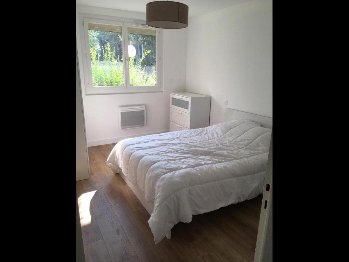Colocation à Saint-Étienne : Chambre lumineuse · Saint-Étienne — 2 pièces au total (photo 4/6)