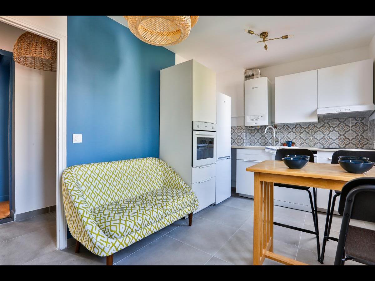 Colocation à Lyon : Chambre avec bureau · Lyon (35 m² le logement) (photo 4/6)