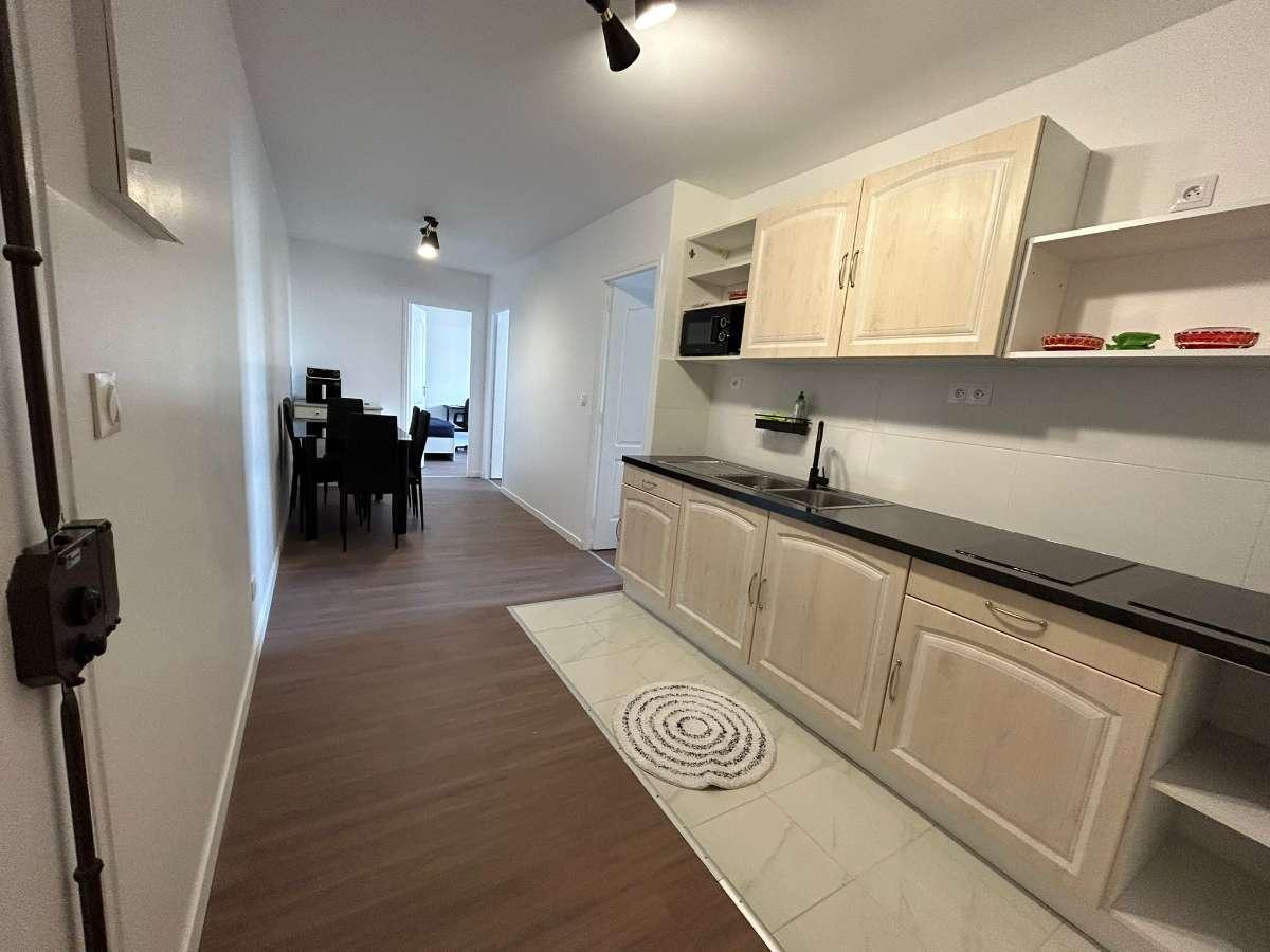 Colocation à Lyon : Chambre lumineuse · Lyon — 3 pièces au total (photo 2/6)