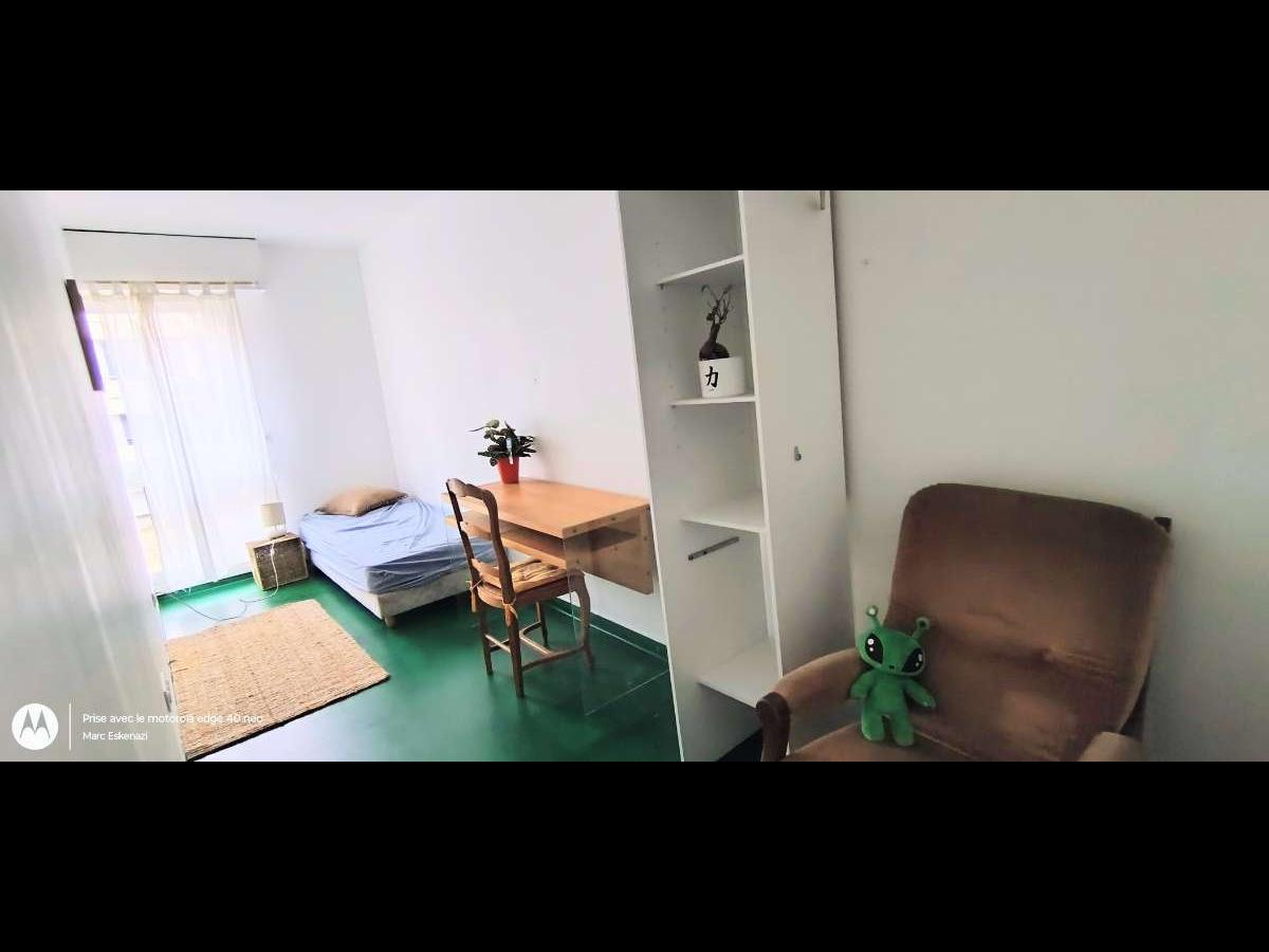 Colocation à Reims — Chambre avec bureau · Reims (68 m² le logement) Colocation à Reims — Chambre avec bureau · Reims (68 m² le logement)