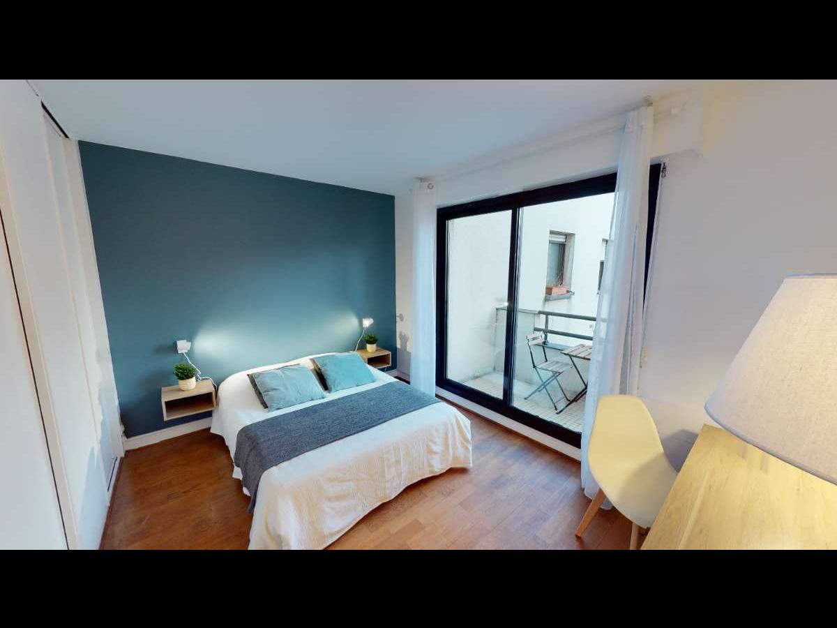 Colocation à Nîmes — Chambre avec bureau · Nîmes (42 m² le logement) Colocation à Nîmes — Chambre avec bureau · Nîmes (42 m² le logement)