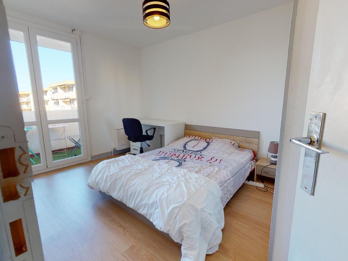 Colocation à Boulogne-Sur-Mer : Chambre avec bureau · Boulogne-sur-Mer (48 m² le logement) (photo 3/6)