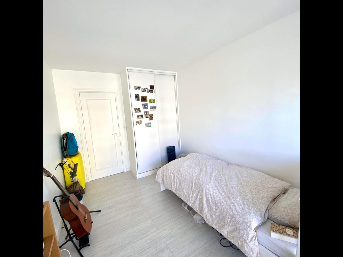 Colocation à Toulouse : Chambre avec bureau · Toulouse (95 m² le logement) (photo 2/6)