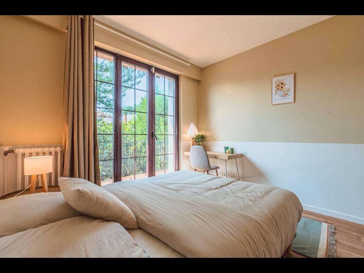 Colocation à Villeurbanne : Chambre lumineuse · Villeurbanne — 3 pièces au total (photo 4/6)