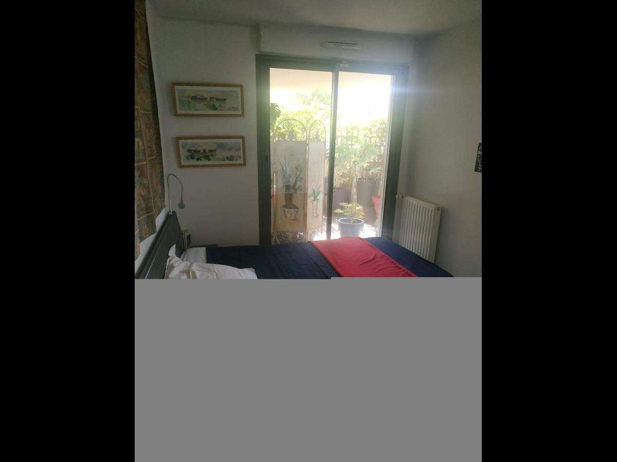 Colocation à Lyon : Chambre avec bureau · Lyon (35 m² le logement) (photo 2/6)