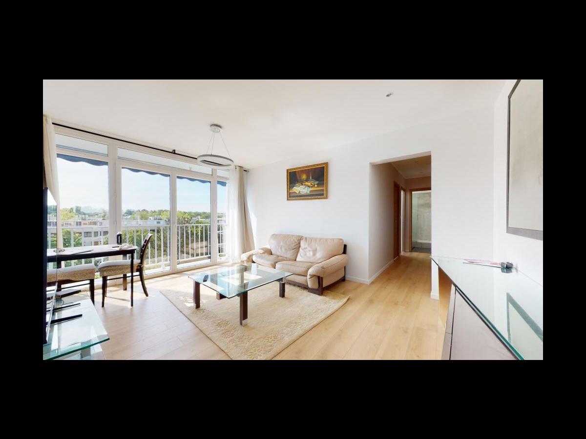 Chambre avec bureau · Marseille (36 m² le logement)