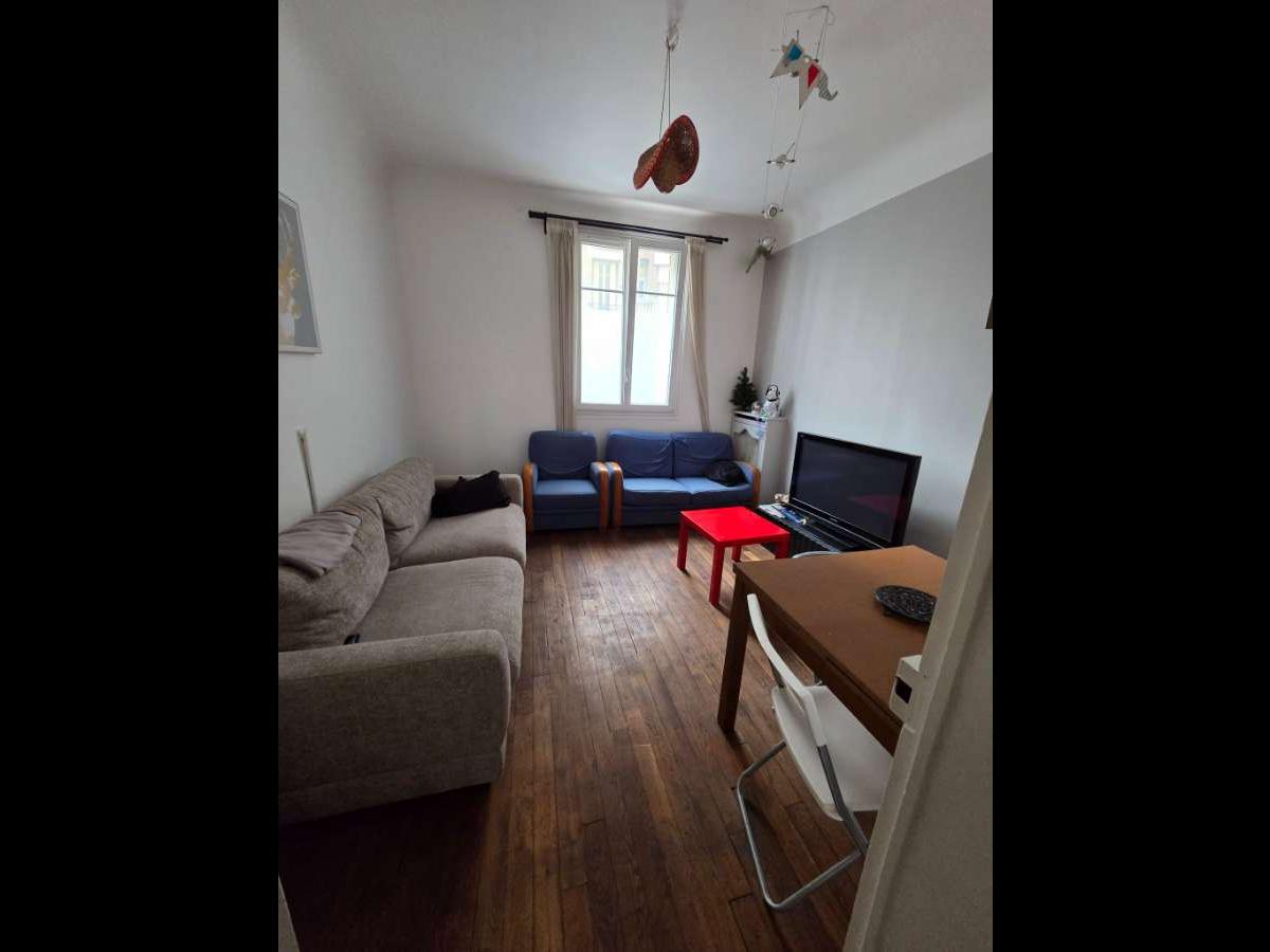 Colocation à Villeurbanne : Chambre lumineuse · Villeurbanne — 3 pièces au total (photo 5/6)