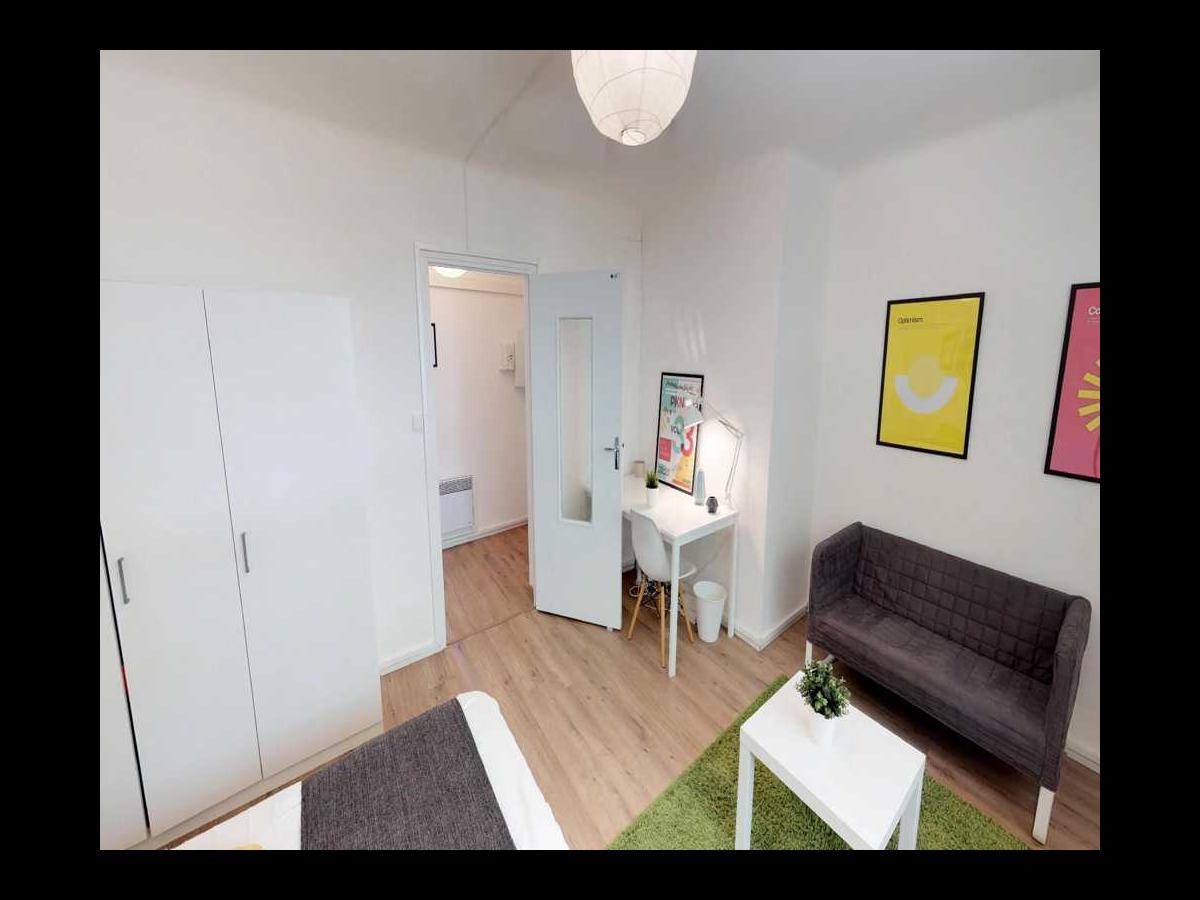 Colocation à Paris : Chambre avec bureau · Paris (43 m² le logement) (photo 4/6)