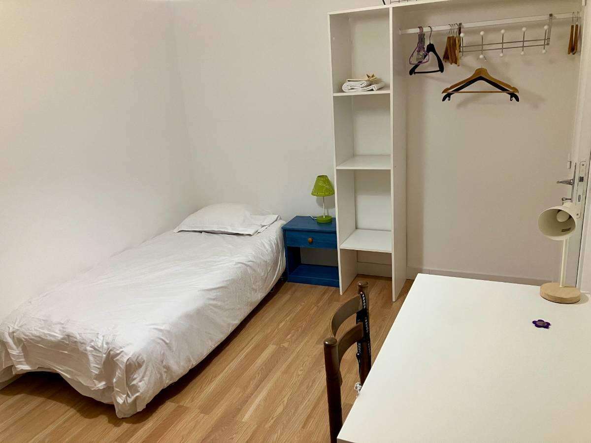 Colocation à Lorient : Colocation Lorient — chambre meublée · Centre · (photo 3/6)