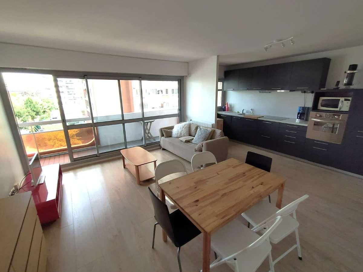 Colocation à Valence : Chambre lumineuse · Valence — 2 pièces au total (photo 5/6)