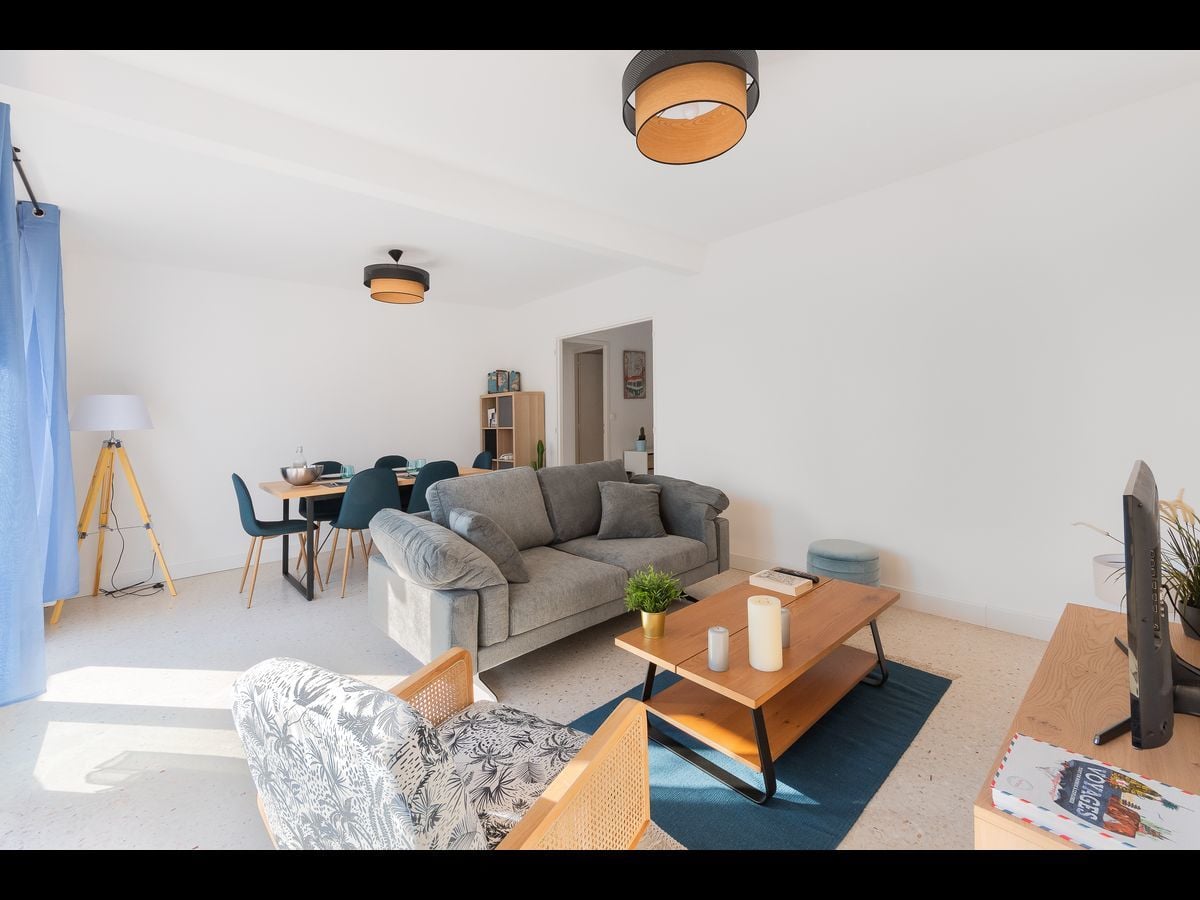 Colocation à Bayonne — Chambre avec bureau · Bayonne (92 m² le logement) Colocation à Bayonne — Chambre avec bureau · Bayonne (92 m² le logement)