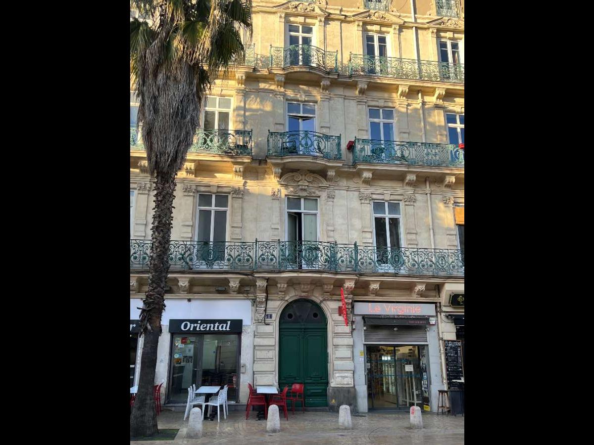 Colocation à Cannes — Chambre lumineuse · Cannes — 5 pièces au total Colocation à Cannes — Chambre lumineuse · Cannes — 5 pièces au total