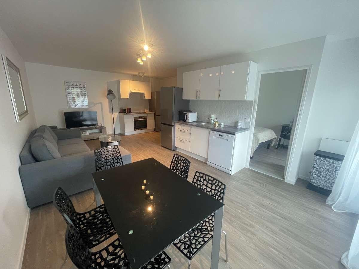 Colocation à Paris : Chambre avec bureau · Paris (76 m² le logement) (photo 5/6)
