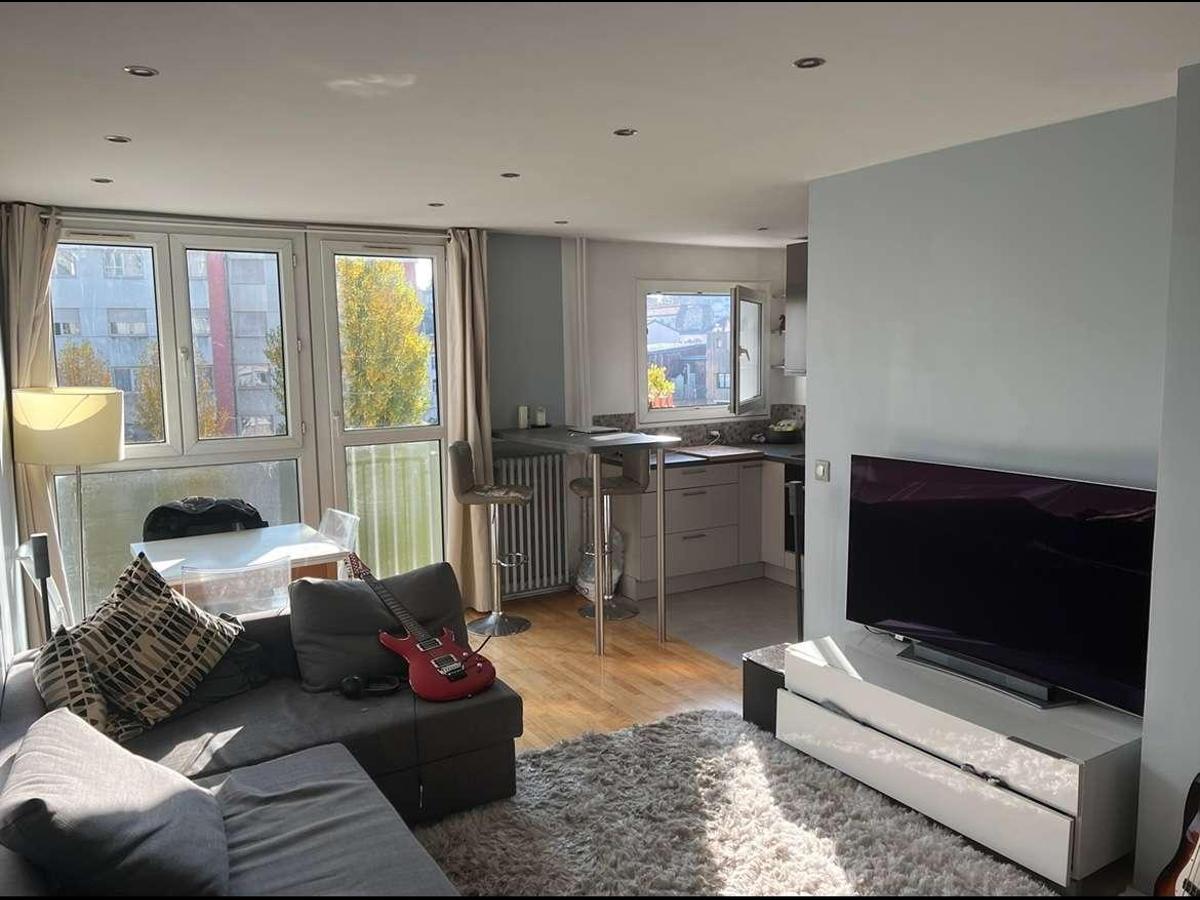Colocation à Nanterre : Chambre avec bureau · Nanterre (74 m² le logement) (photo 5/6)