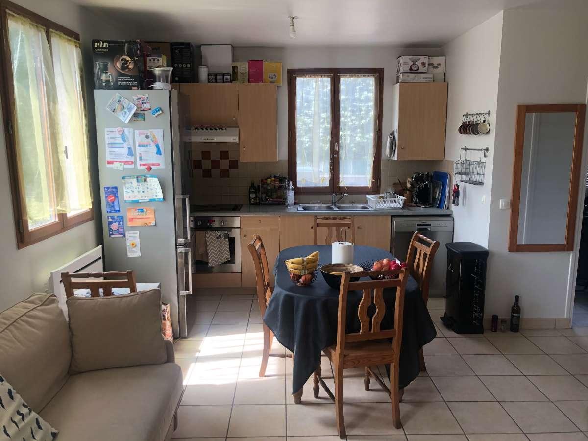 Colocation à Cergy : Chambre avec bureau · Cergy (49 m² le logement) (photo 3/6)