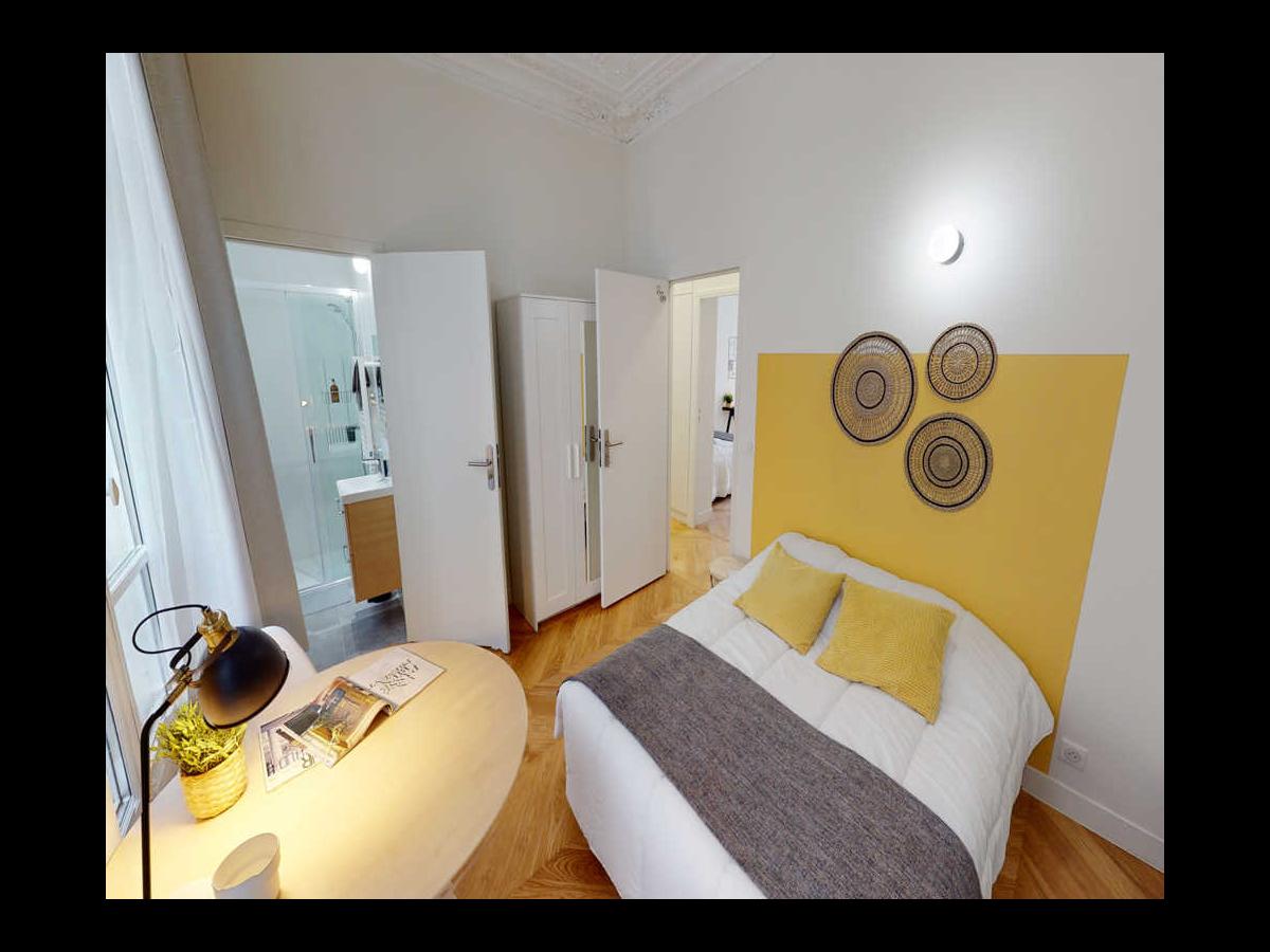 Colocation à Paris : Chambre avec bureau · Paris (35 m² le logement) (photo 3/6)