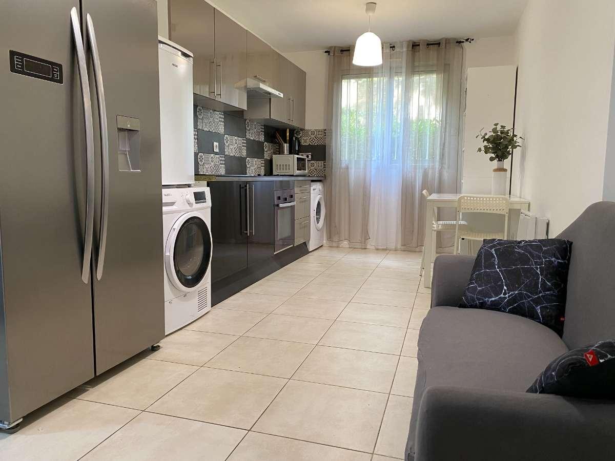Colocation à Brest — 2 colocs / chambre dans appart 58 m² · Brest Colocation à Brest — 2 colocs / chambre dans appart 58 m² · Brest