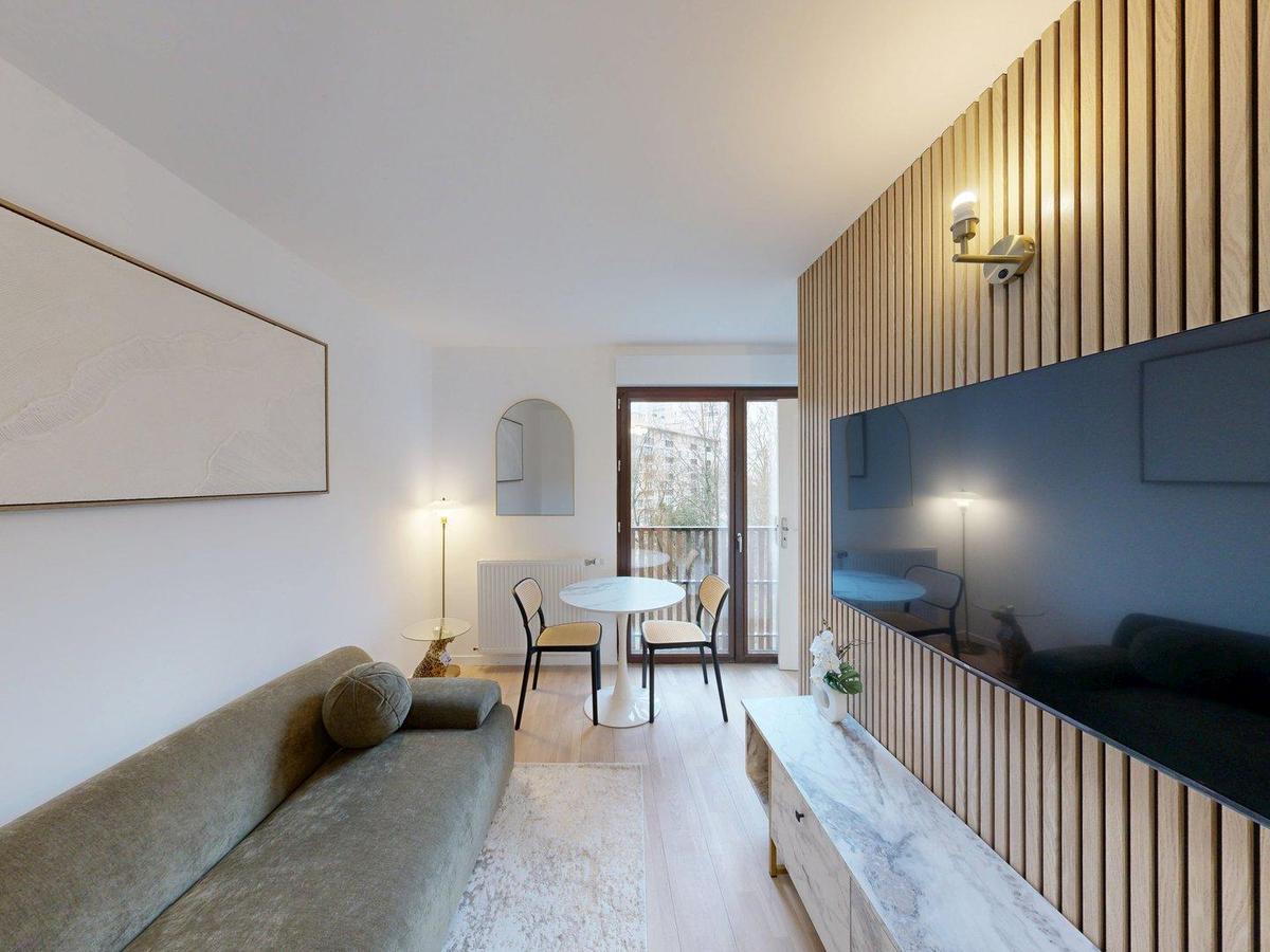 Colocation à Bourges — Appartement 6 pièces · 67 m² — Bourges Colocation à Bourges — Appartement 6 pièces · 67 m² — Bourges