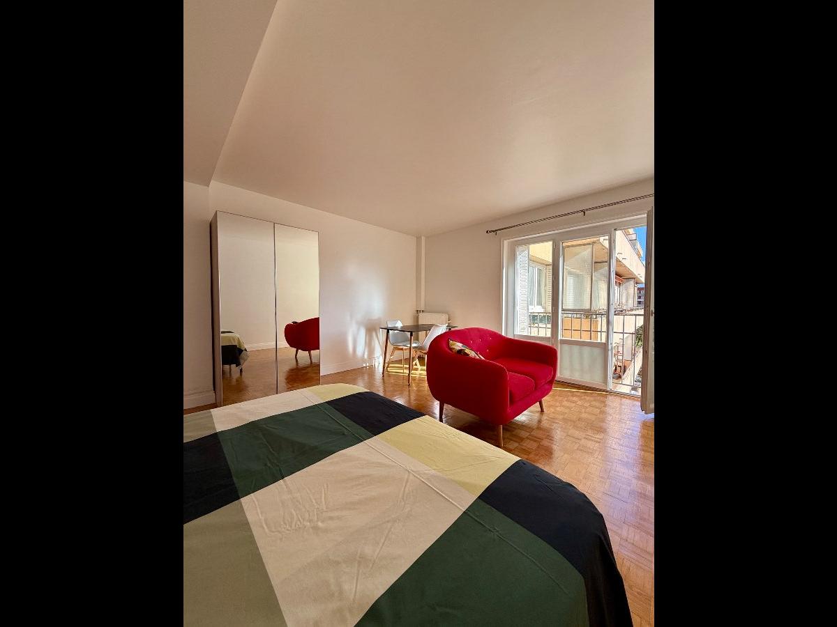 Colocation à Strasbourg : Chambre lumineuse · Strasbourg — 4 pièces au total (photo 5/6)