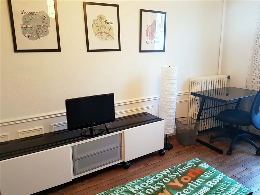 Colocation à Courbevoie : Au 30/05 : belle chambre meublée dans colocation à Courbevoie (10 mn de La Défense) (photo 3/5)