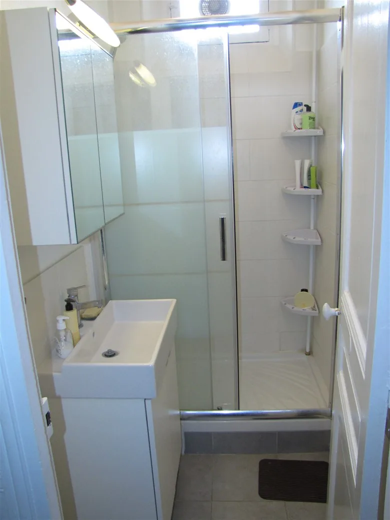 Colocation à Courbevoie : Au 30/05 : belle chambre meublée dans colocation à Courbevoie (10 mn de La Défense) (photo 5/5)
