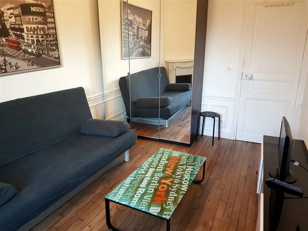 Colocation à Courbevoie : Au 30/05 : belle chambre meublée dans colocation à Courbevoie (10 mn de La Défense) (photo 2/5)