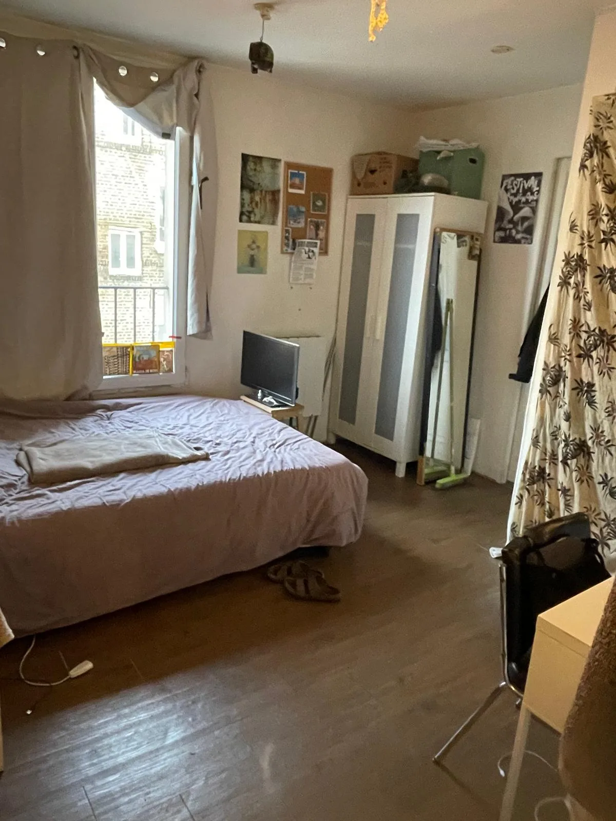 Colocation à Saint-Denis — Chambre avec salle de bain privative Colocation à Saint-Denis — Chambre avec salle de bain privative