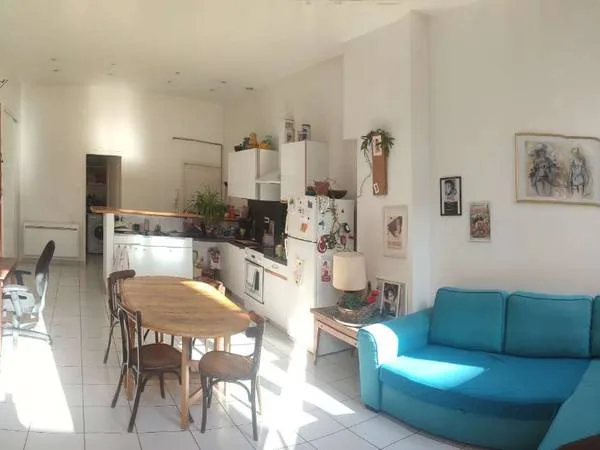 Colocation à Lyon : COLOCATION APPARTEMENT AVEC GRANDE CHAMBRE ( non meublée ) CROIX-ROUSSE (photo 3/6)
