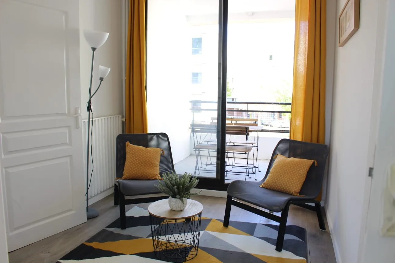 Colocation à Toulouse : Chambre dans colocation meublée (photo 2/7)