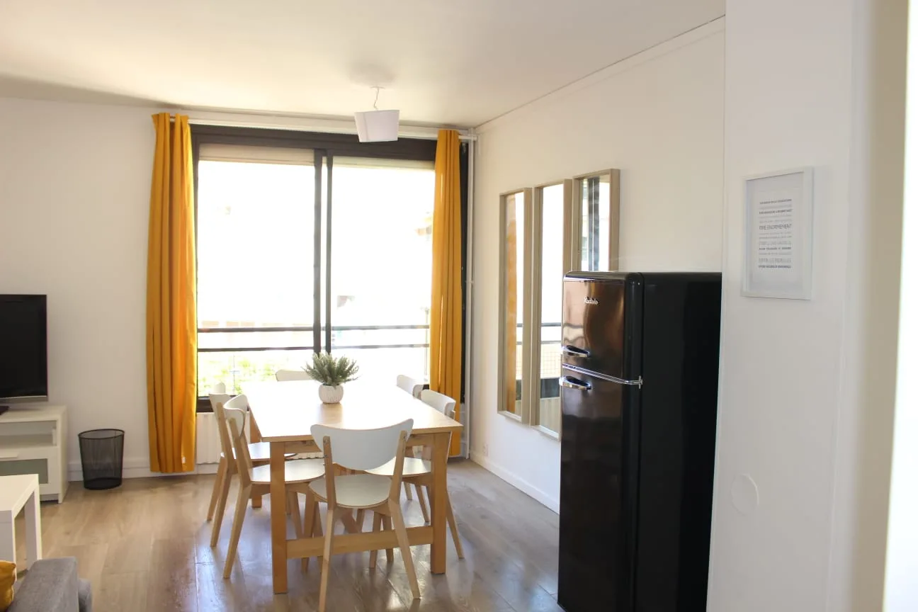 Colocation à Toulouse : Chambre dans colocation meublée (photo 3/7)