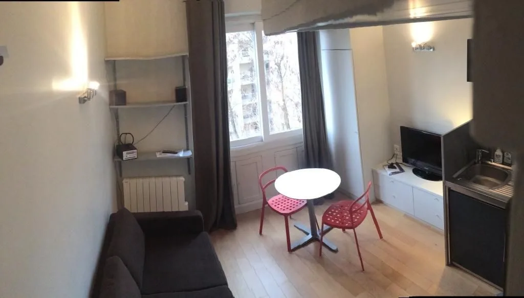 Colocation à Bordeaux : Studio meublé de 14 m² (photo 2/5)