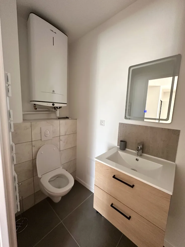 Colocation à Rillieux-La-Pape : Chambre colocation lyon (photo 2/8)