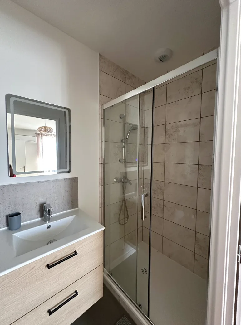 Colocation à Rillieux-La-Pape : Chambre colocation lyon (photo 3/8)